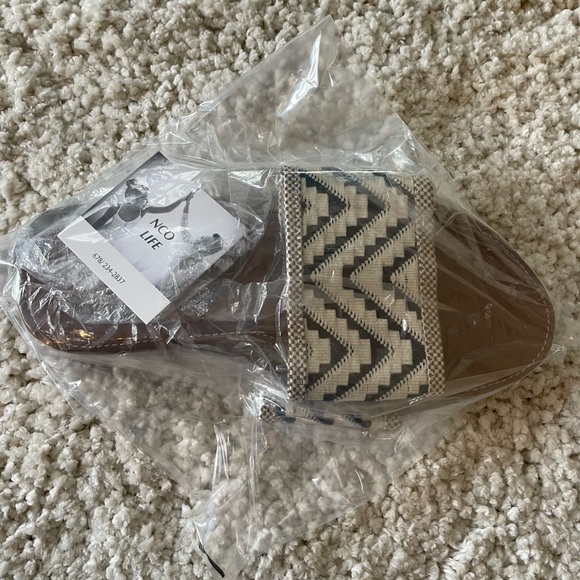 Handmade Straw Slide Sandals Open Toe Mule Black and Natural Woven. Size 39 - Picture 6 of 7